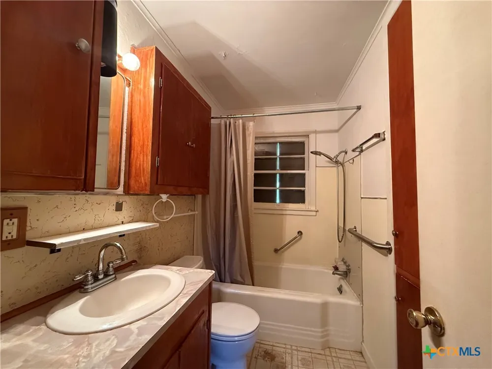 105 Sanders Street Palacios, TX 77465