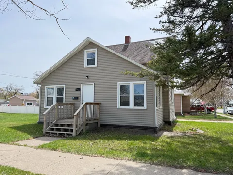 755 4th Street SW