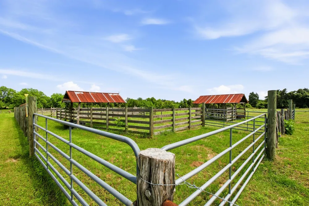 7835 Berger Road Schulenburg, TX 78956