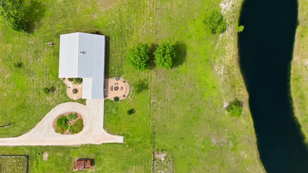 7835 Berger Road Schulenburg, TX 78956
