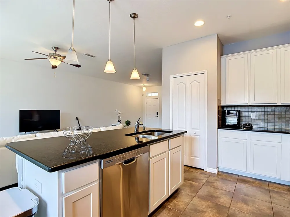 8615 ANDALUCIA FIELD DRIVE Tampa, FL 33637