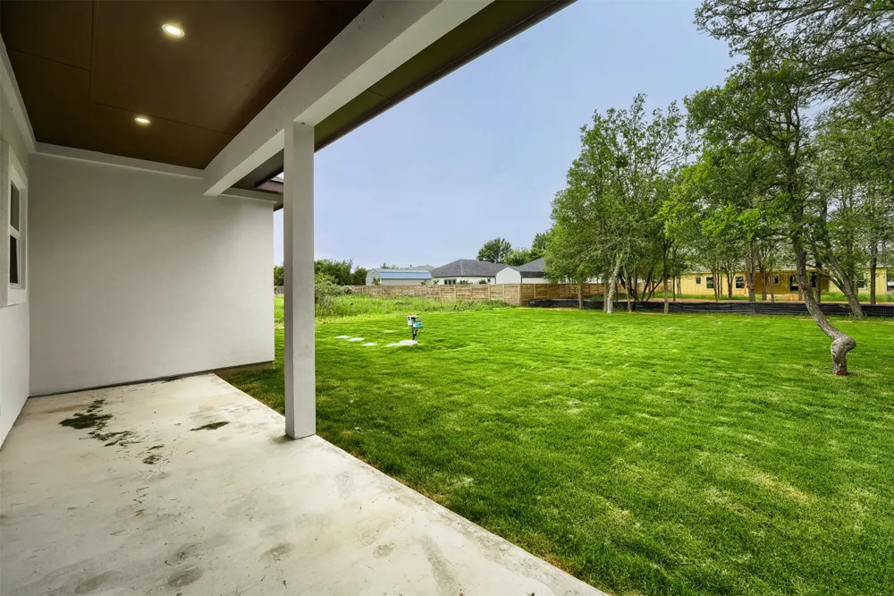 137 E Pauwela Lane Bastrop, TX 78602