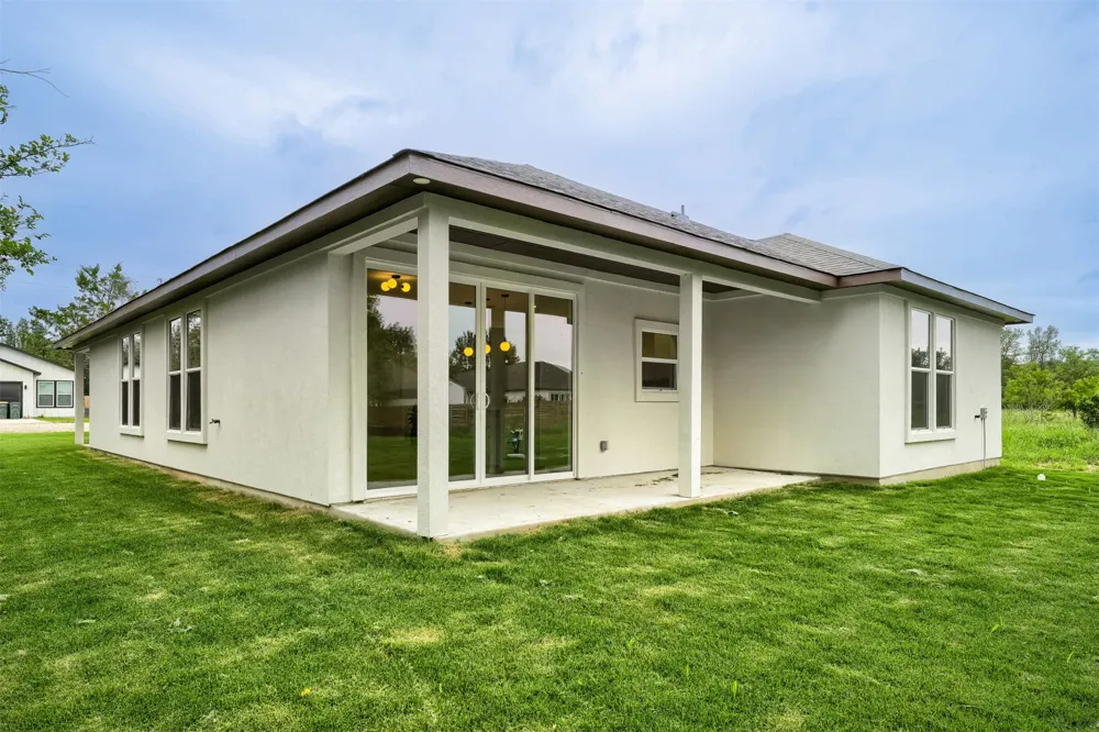 137 E Pauwela Lane Bastrop, TX 78602