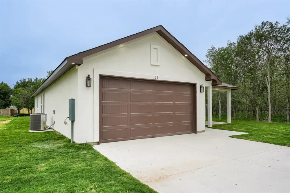 137 E Pauwela Lane Bastrop, TX 78602