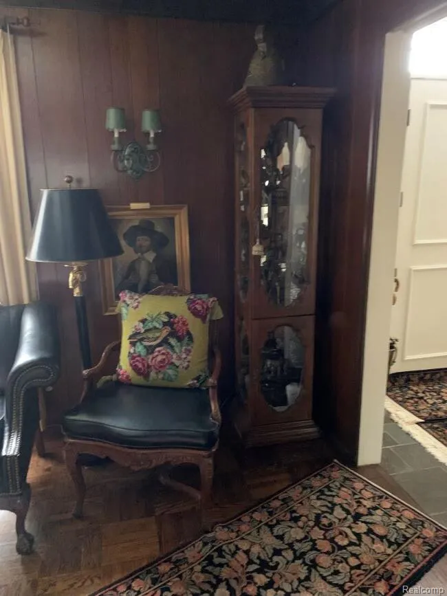 491 Colonial Road Grosse Pointe Woods City, MI 48236