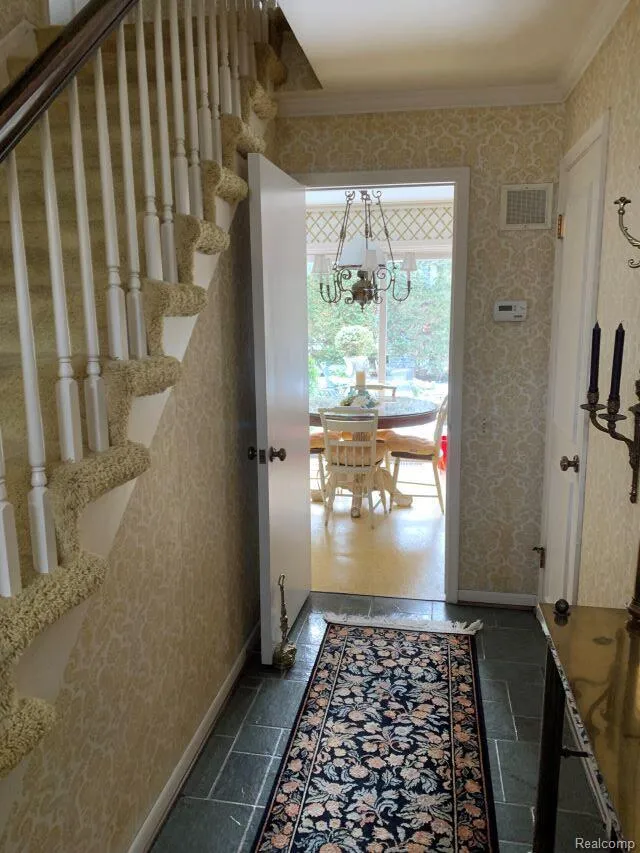 491 Colonial Road Grosse Pointe Woods City, MI 48236