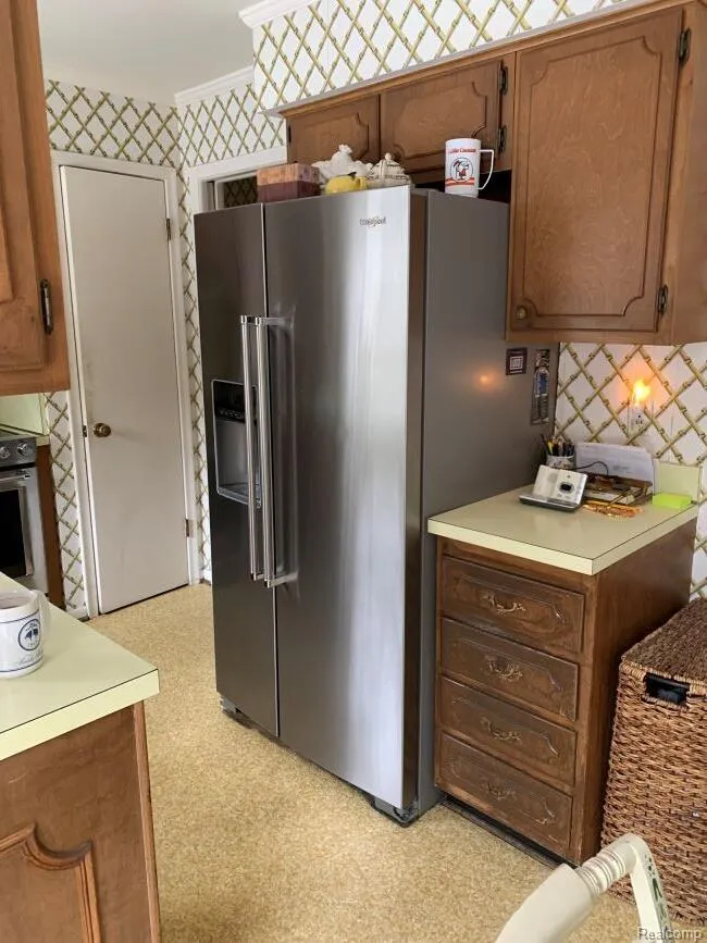 491 Colonial Road Grosse Pointe Woods City, MI 48236