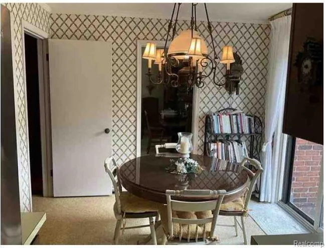 491 Colonial Road Grosse Pointe Woods City, MI 48236