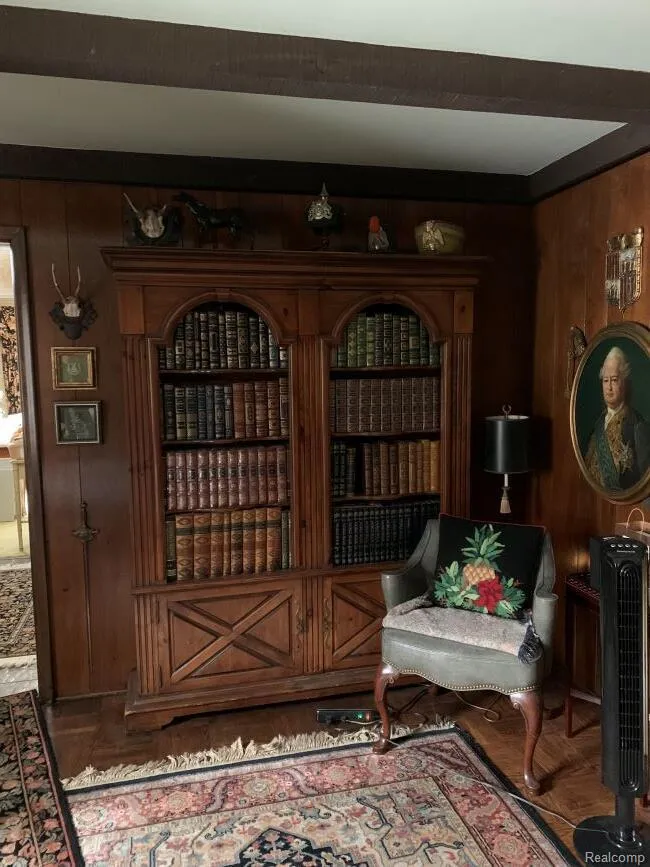 491 Colonial Road Grosse Pointe Woods City, MI 48236