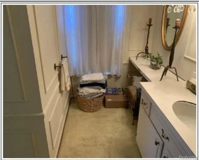 491 Colonial Road Grosse Pointe Woods City, MI 48236