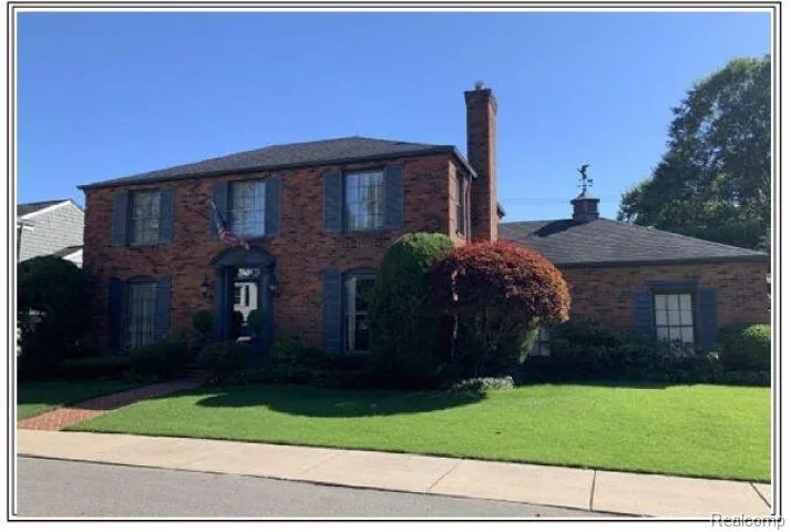 491 Colonial Road Grosse Pointe Woods City, MI 48236