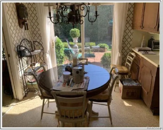 491 Colonial Road Grosse Pointe Woods City, MI 48236