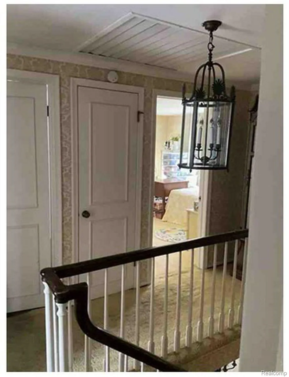 491 Colonial Road Grosse Pointe Woods City, MI 48236