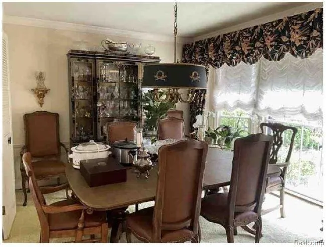 491 Colonial Road Grosse Pointe Woods City, MI 48236