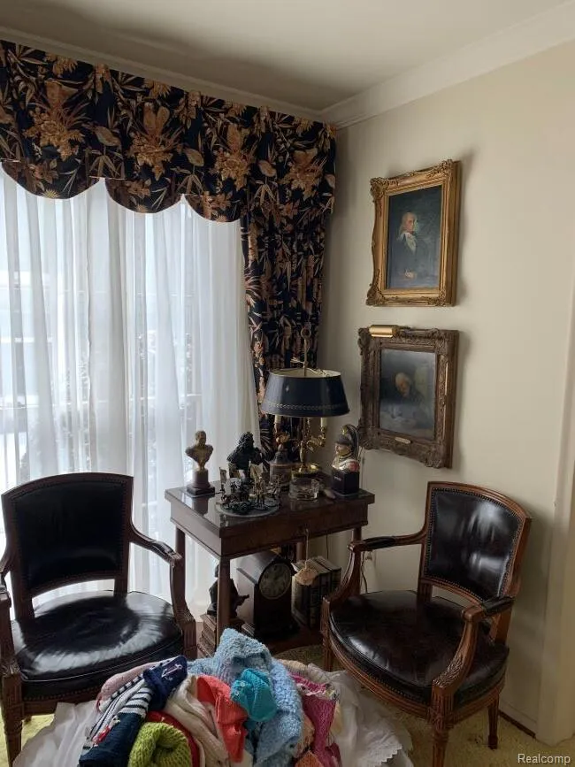 491 Colonial Road Grosse Pointe Woods City, MI 48236