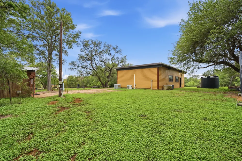 169 Ann Powell Road Smithville, TX 78957