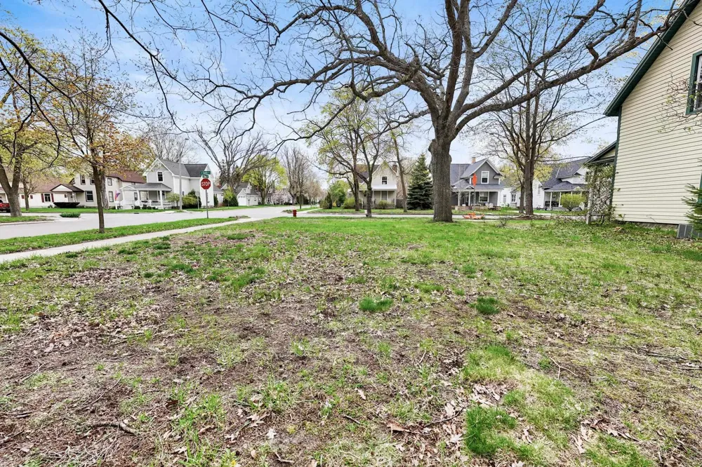 302 W Tenth Street Traverse City City, MI 49684