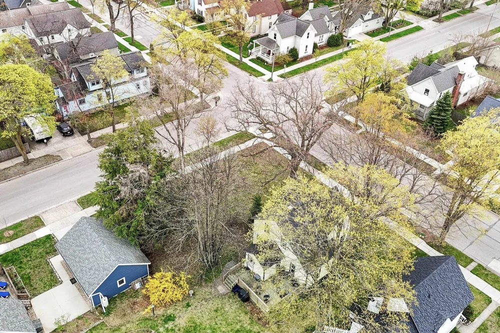 302 W Tenth Street Traverse City City, MI 49684