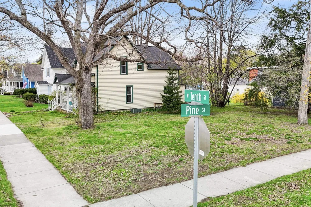 302 W Tenth Street Traverse City City, MI 49684