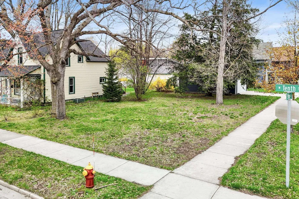302 W Tenth Street Traverse City City, MI 49684
