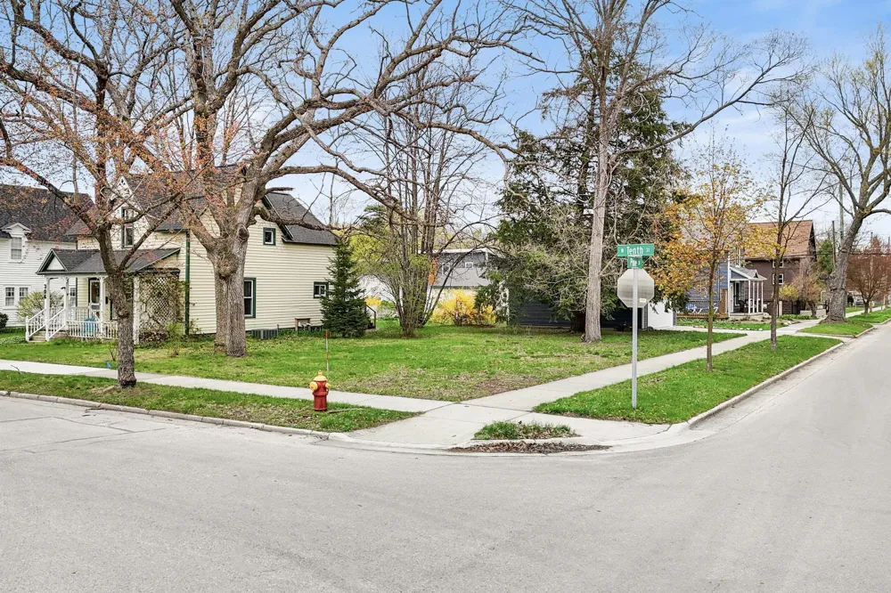 302 W Tenth Street Traverse City City, MI 49684