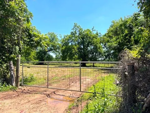 2125 Peach Ridge Road