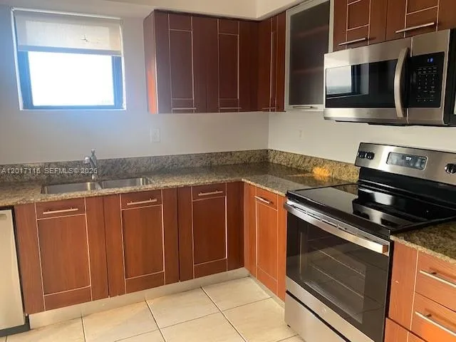 3300 NE 191st St #1906 Aventura, FL 33180