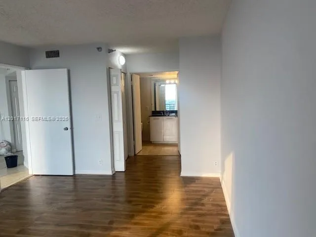 3300 NE 191st St #1906 Aventura, FL 33180
