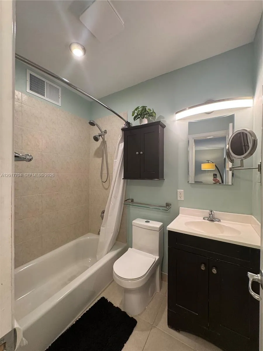 2660 NE 8th Ave #215 Wilton Manors, FL 33334