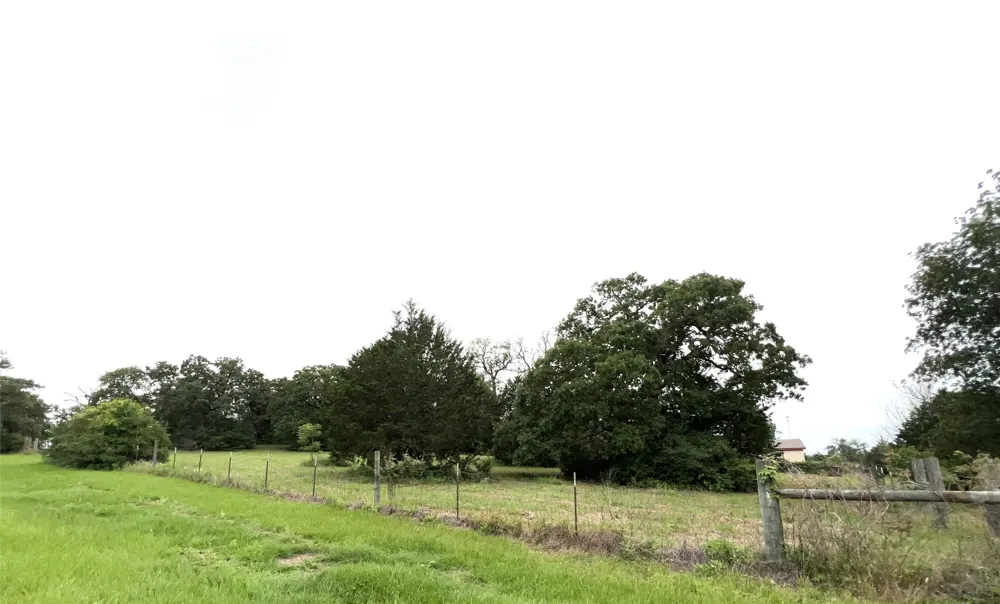 160 Rosanky Cattle Company Road Smithville, TX 78957
