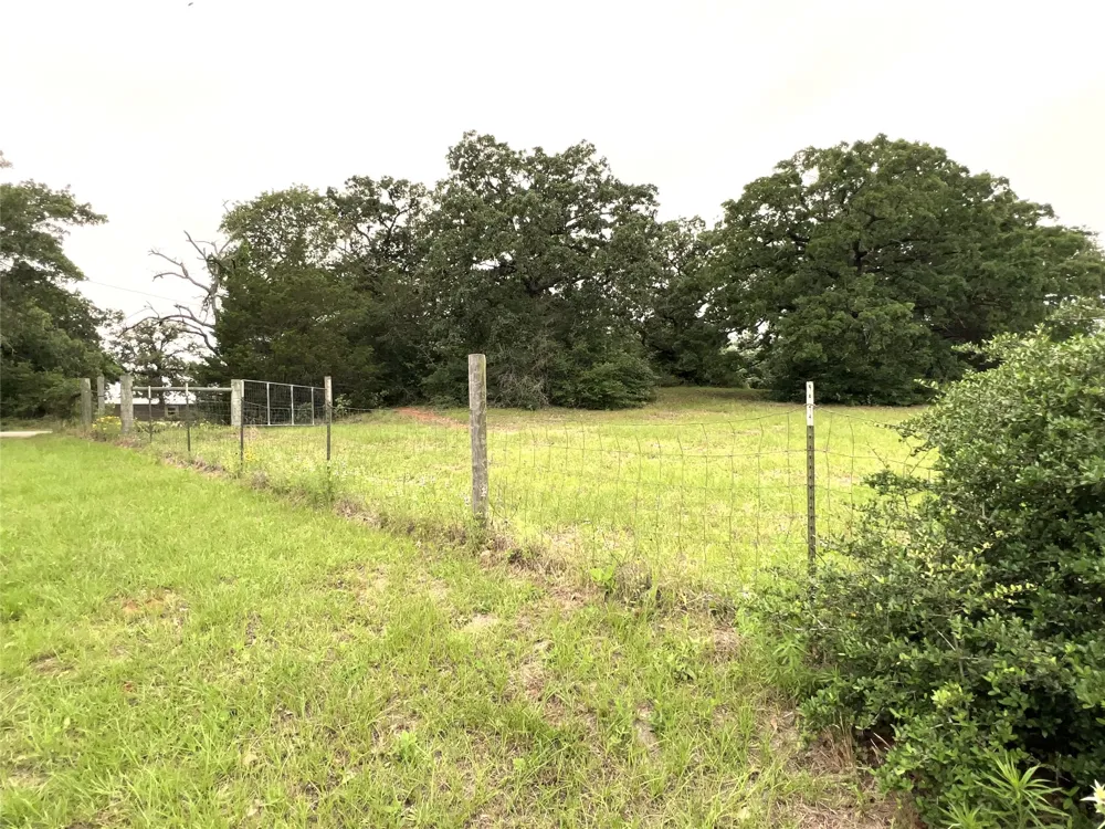 160 Rosanky Cattle Company Road Smithville, TX 78957
