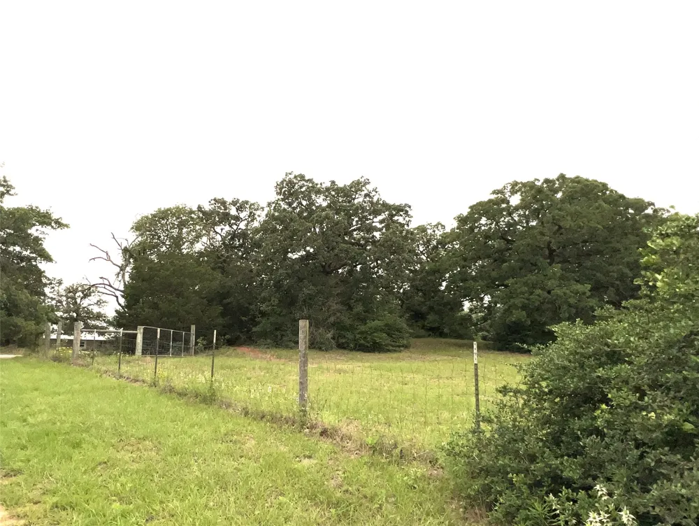 160 Rosanky Cattle Company Road Smithville, TX 78957