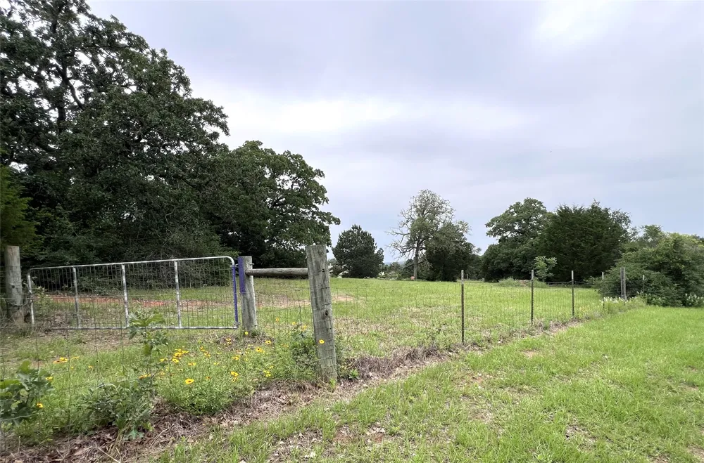 160 Rosanky Cattle Company Road Smithville, TX 78957