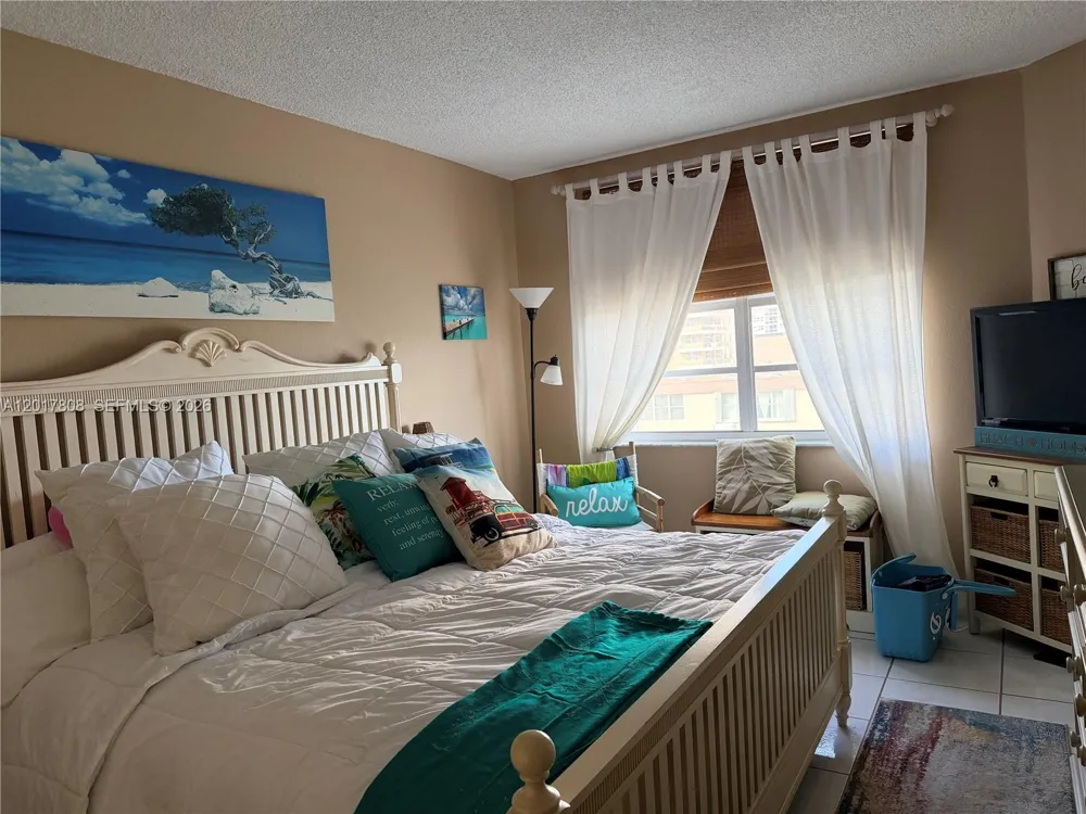 1950 S Ocean Dr #4B Hallandale Beach, FL 33009