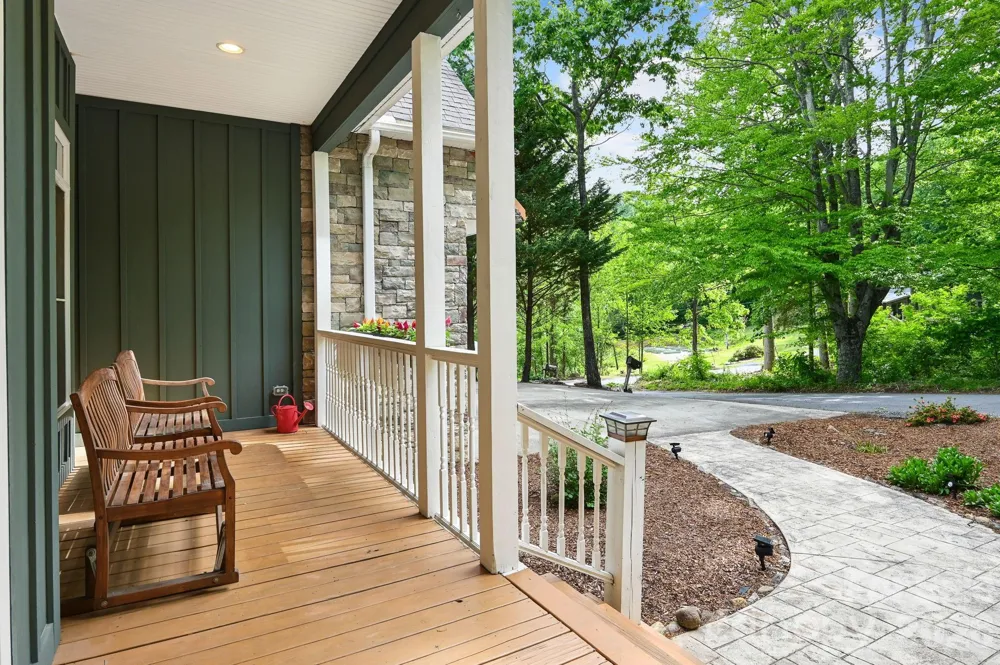 314 Woodland Drive Swannanoa, NC 28778