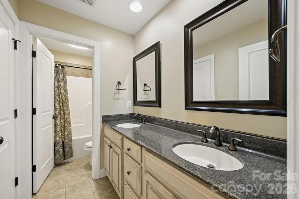 314 Woodland Drive Swannanoa, NC 28778