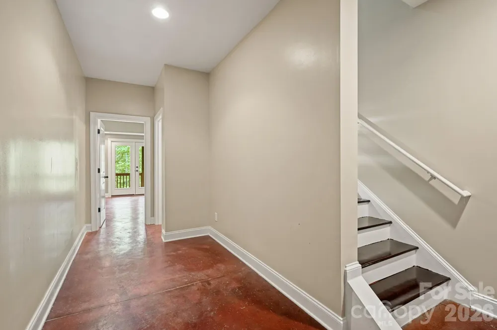 314 Woodland Drive Swannanoa, NC 28778