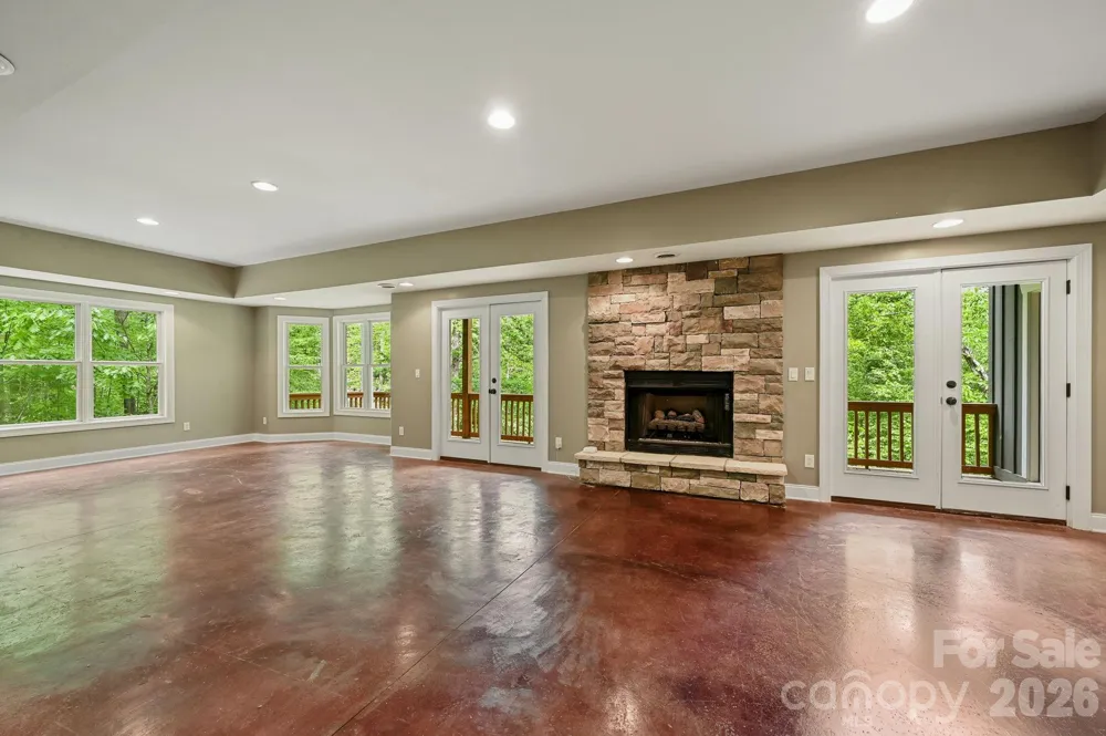 314 Woodland Drive Swannanoa, NC 28778