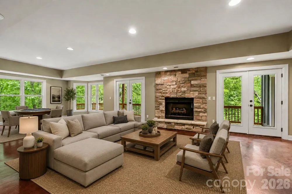 314 Woodland Drive Swannanoa, NC 28778