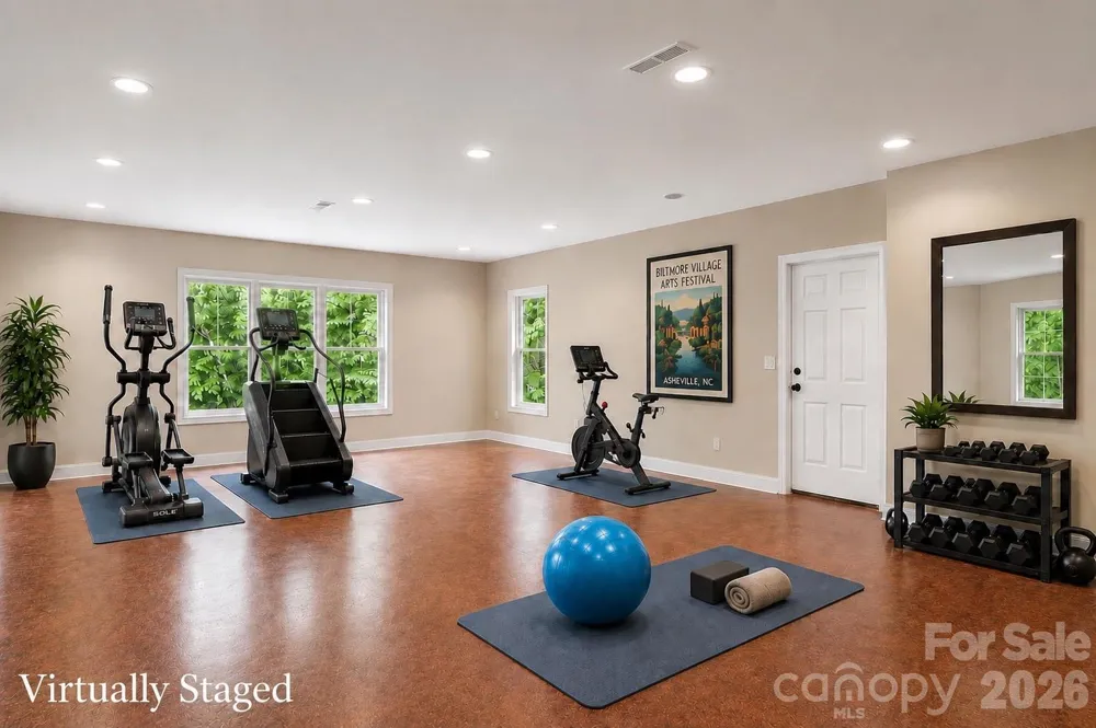 314 Woodland Drive Swannanoa, NC 28778
