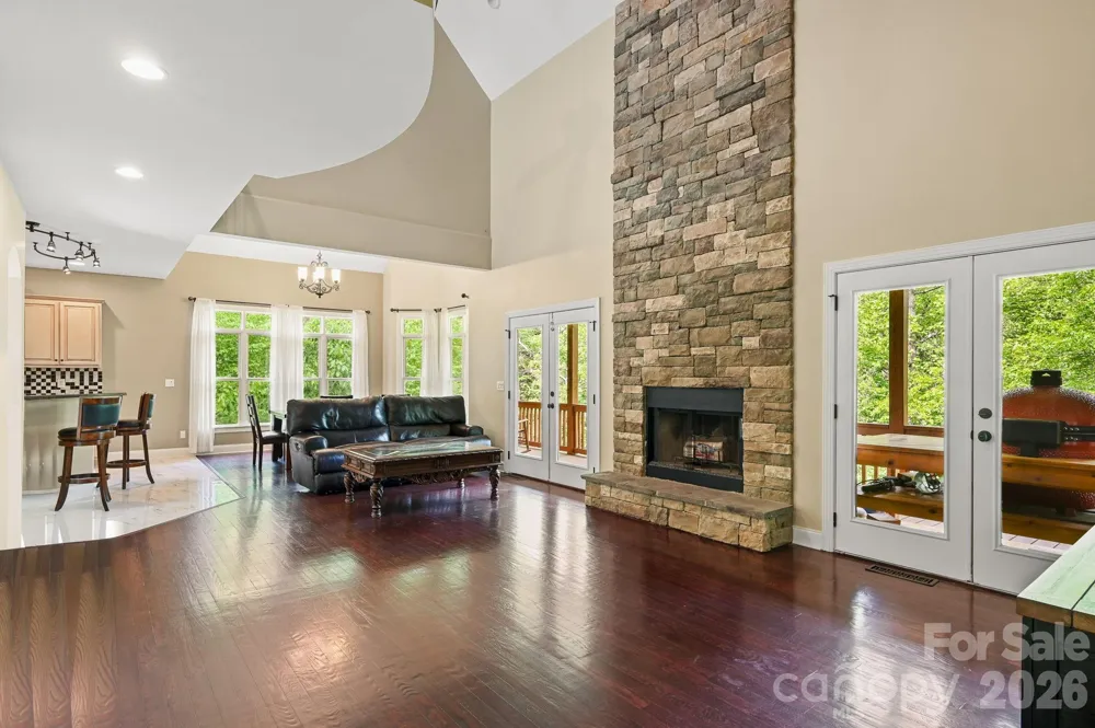 314 Woodland Drive Swannanoa, NC 28778