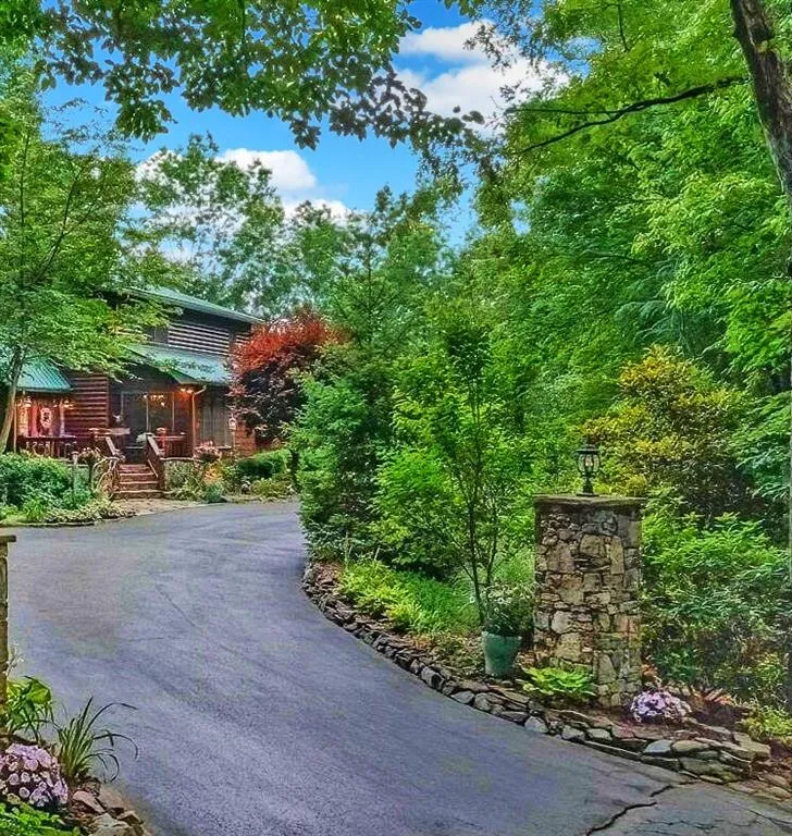 205 Minnehaha Trail