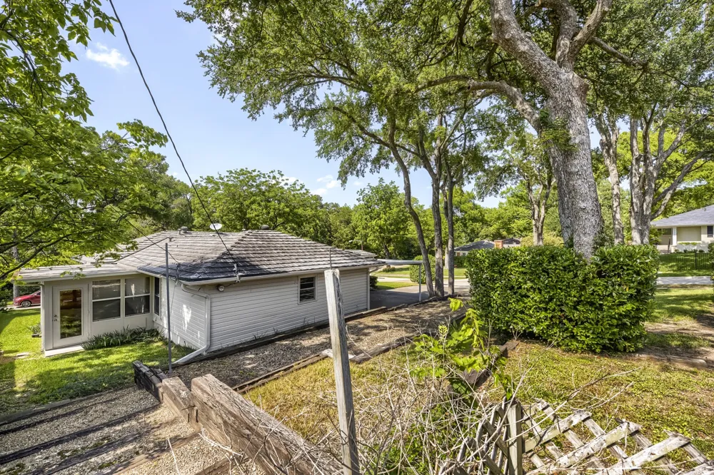11016 Lippitt Avenue Dallas, TX 75218