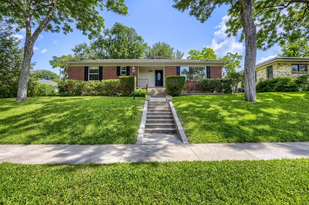 11016 Lippitt Avenue Dallas, TX 75218