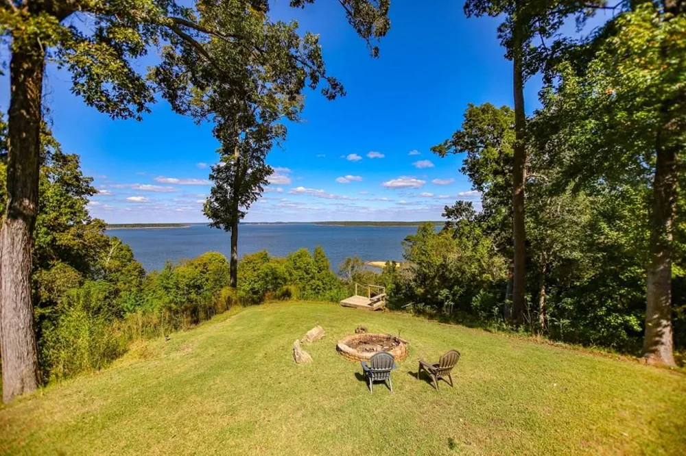 169 Cheyenne Street Zavalla, TX 75980