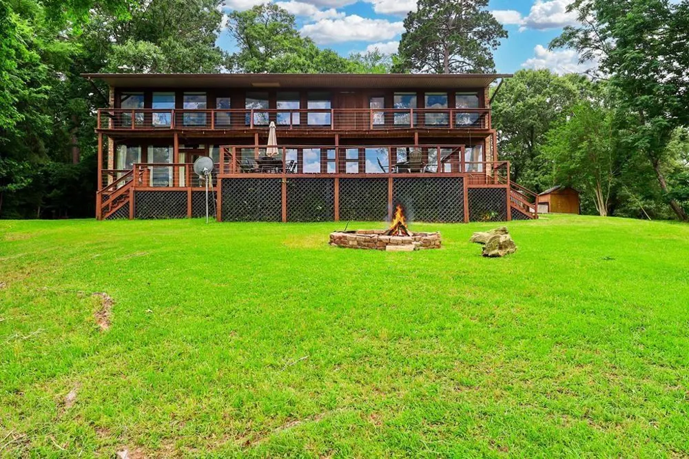 169 Cheyenne Street Zavalla, TX 75980