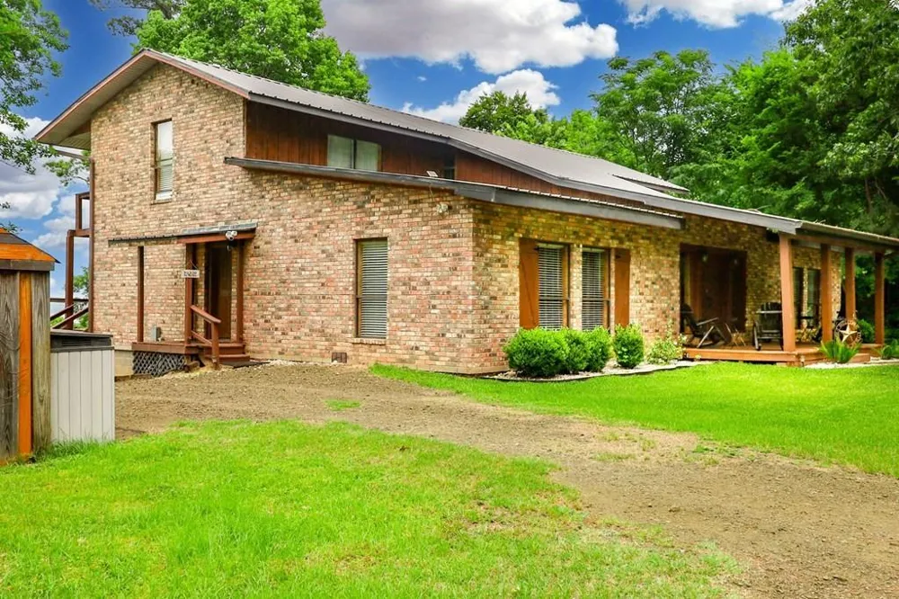 169 Cheyenne Street Zavalla, TX 75980
