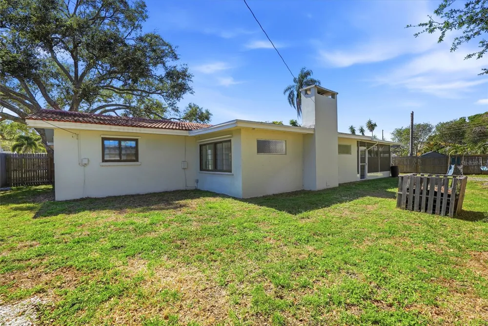 1349 VIEWTOP DRIVE Clearwater, FL 33764