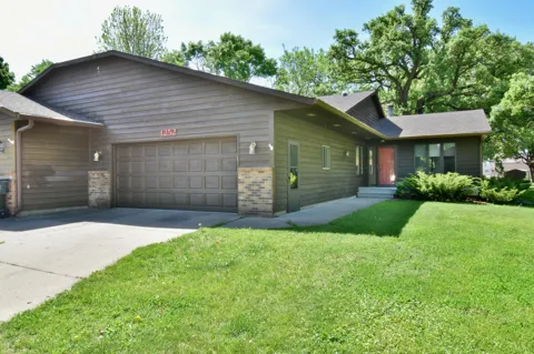 1252 Rolling Oaks Lane NW