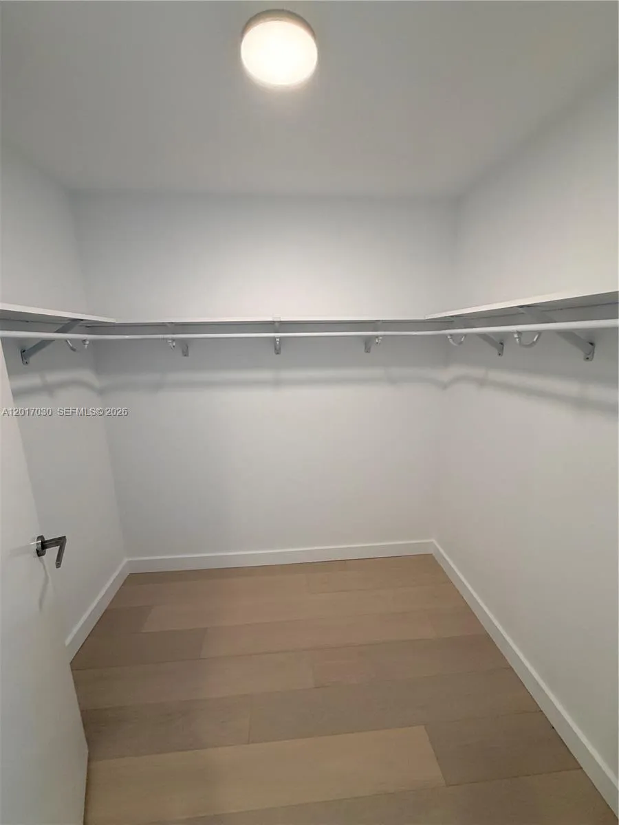 9221 E Bay Harbor Dr #309 Bay Harbor Islands, FL 33154